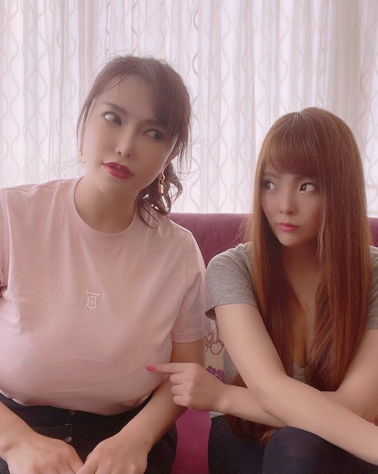 毎回こっそりあってます。写真がupされないのでみなさんが不仲だと思ってるみたいなので今日はあえてとってみました。私たちは不滅です。 そうです。これは愛です&hearts;︎ https://t.co/TktbtGm