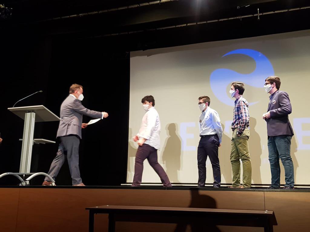 concapa_es's tweet photo. Pero de momento solo recordar el evento del pasado viernes en Valladolid donde se hizo entrega del 1er Premio del proyecto #PIDE2020 al Proyecto Evolve del Colegio Teresianas . Enhorabuena! 🎊 @FecampaVa https://t.co/ZiN3bAB2hR