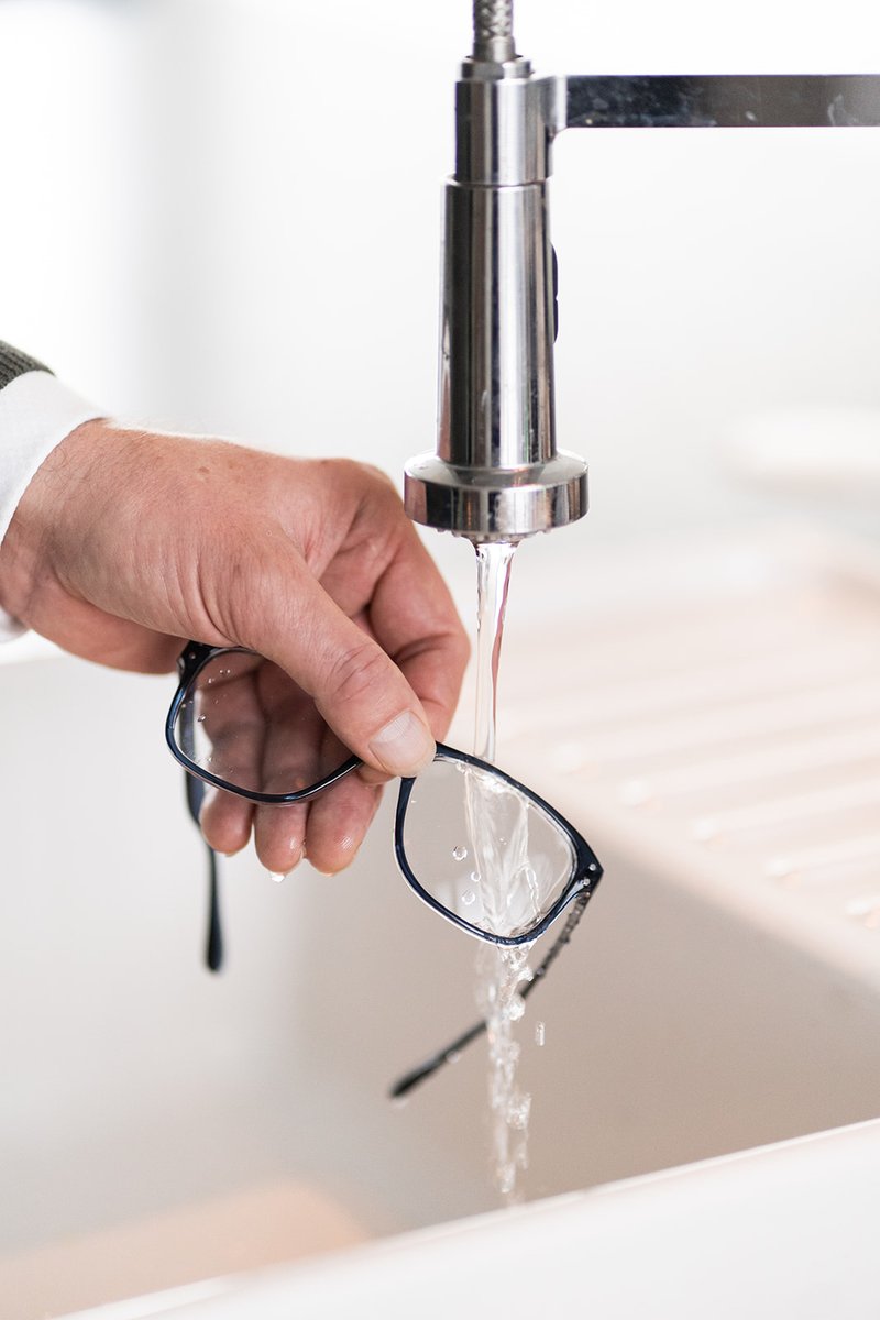 SPECSTACULR2's tweet photo. #Stop #cleaning your #glasses! Let #SPECSTACULR™ take over and do it for you! Only one #push on the #button. #Guarantee clean glasses with #SPECSTACULR™. https://t.co/1xmnmVKASa