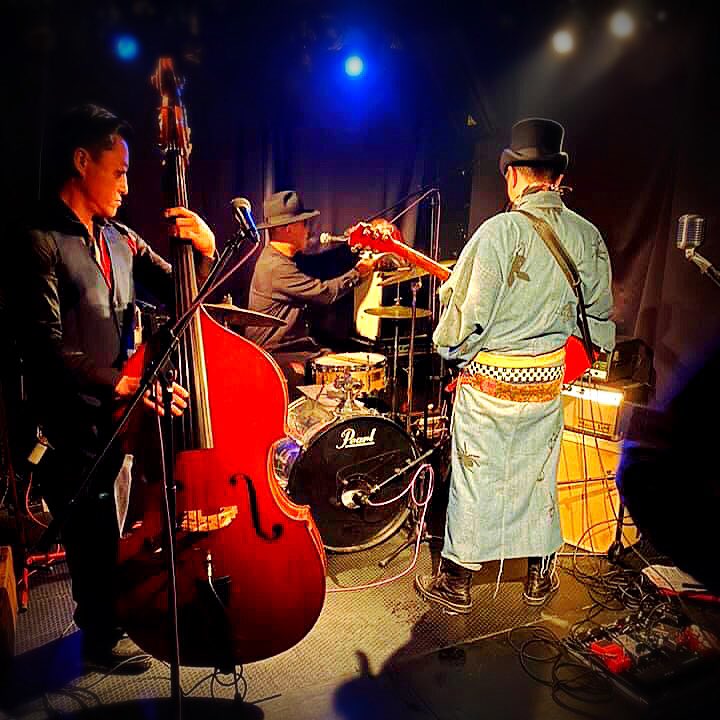 tomas69b's tweet photo. RAMOSH中西くん
ありがとうございました⚡️
スラッピングヘッド
オープンおめでとうございます🎊
サンダー楽しい夜でしたな~♪
またDRANKERSでSUMMITしたいねw
写真はダブルインパクトフェイスの僕らですw
#rumblesession #psychobilly #rockabilly #rusticpunk #gypsyjazz #ramosh #slapinghead https://t.co/2R61WQl8bH
