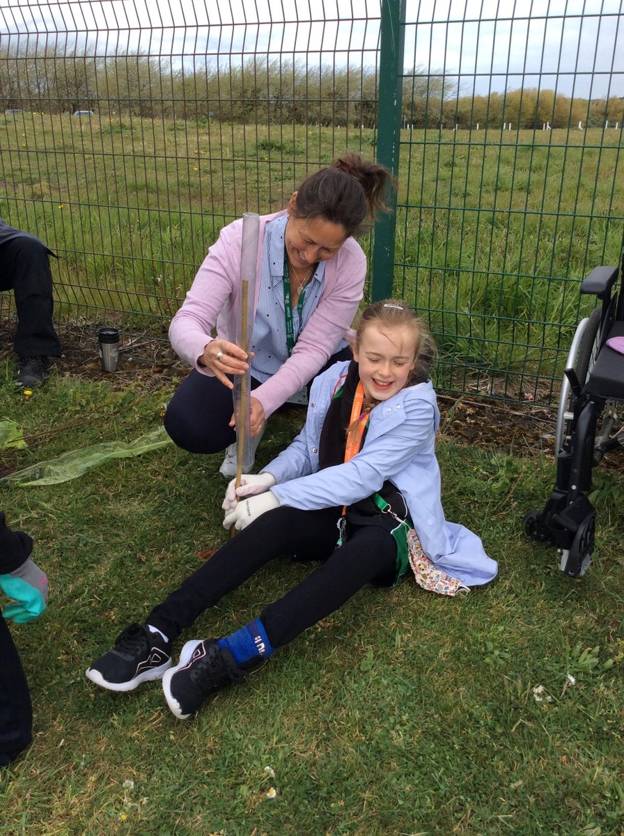 greenbankhs's tweet photo. Come rain or shine Year 7 will be planting trees within our school grounds which have been generously donated #treeplanting #benefitsoftrees https://t.co/2ACdDGypsF