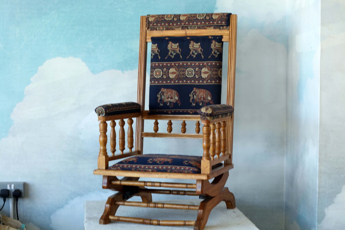 Polliander_'s tweet photo. This extra special project brought in by Joy was actually a chair made by her father many years ago!

Playing a part in a chair's story to bring it back to life is why we love what we do, especially when it has such significant meaning❤️

#falmouth #cornwall https://t.co/ePMqCtHpL2
