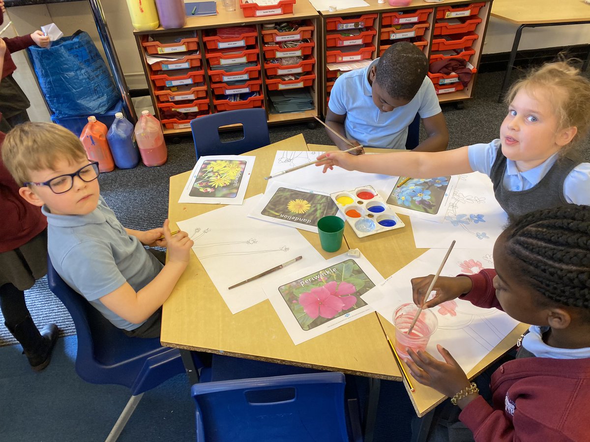Year1HolyFamily's tweet photo. We’ve been painting flowers today 🌸 🌺 🌹 https://t.co/t8m9UlKxy9