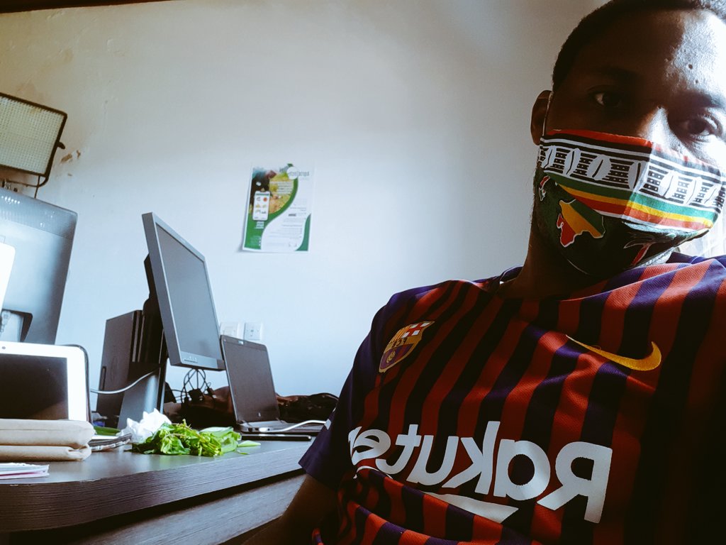 ntepp_marcus's tweet photo. Que cherche une plante sur un bureau, derrière un écran de PC?
#agrixtech L'aventure continue @AdamouNK1 @MvondoNganti #farmer, #ML #IA https://t.co/bakSpDX1ok