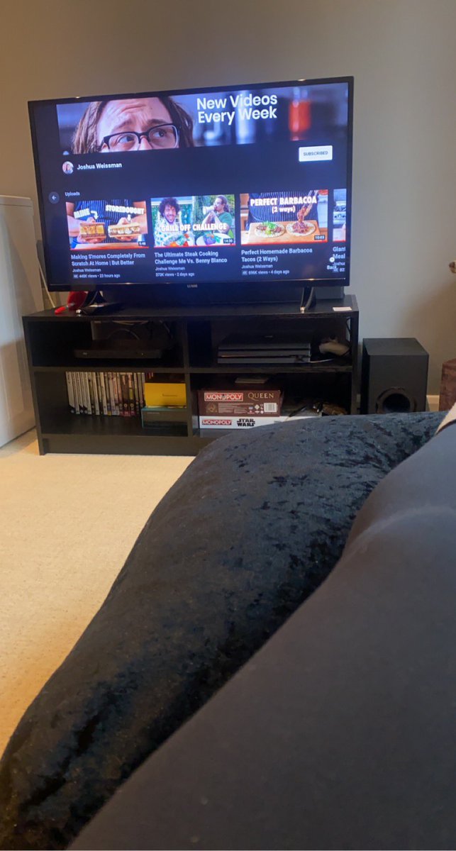 xhelloccx's tweet image. Binging @therealweissman whilst seasoning my cast iron pan. I feel like an accomplished cook with my fancy pan. Papa notice me now?