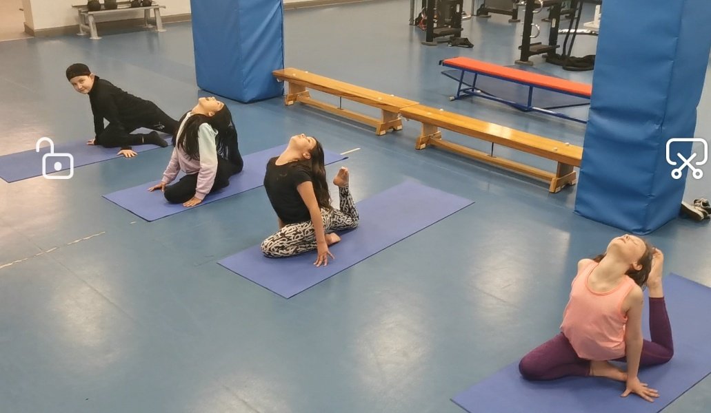 FTPChethams's tweet photo. This week is Mental Health week so in today's lunchtime yoga we introduced ocean breathing. They also did yoga games and some guided relaxation at the end. April actually fell asleep 🤣🧘‍♀️🙏 https://t.co/KqDzZNSqIG