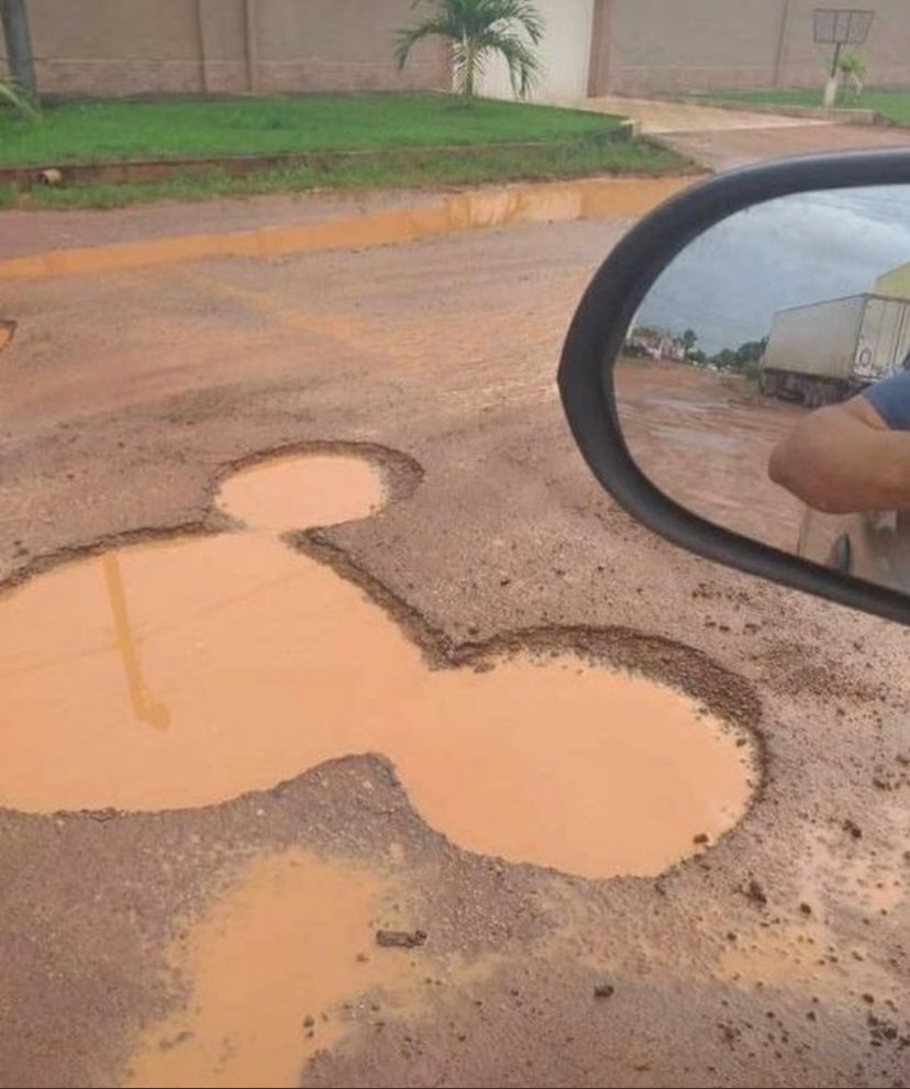 Mickey Mouse pothole paaaa😂😂 Now I under why Nigerians see Ghana as heaven

#FixMotherGhana #NameAndShameInfluencers Shatta Wale | Finance Minister | ofori-atta | #wevegotlife Efia Papa FIX THE COUNTRY
