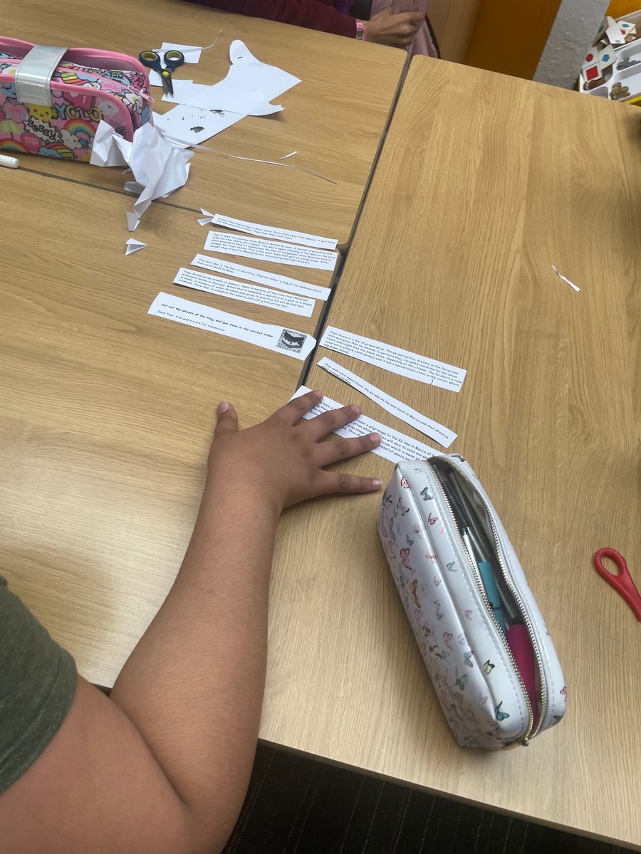 PPSP7B's tweet photo. P7 have been teaching Miss Mitchell all about the special journey of Hajj. Some great teachers in our clsssroom! 😊⭐️ https://t.co/mUdBEh46cC