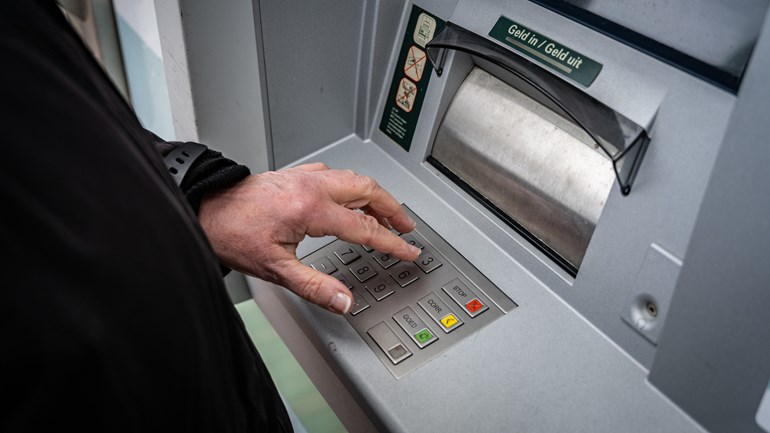 Voorwaardelijke straffen voor ruim vijf jaar oude witwaspraktijken in Emmen: Voor het witwassen in de periode van december 2015 tot april 2017 in Emmen, is een 43-jarige man uit Alphen aan de Rijn veroordeeld tot een voorwaardelijke celstraf van twee.....