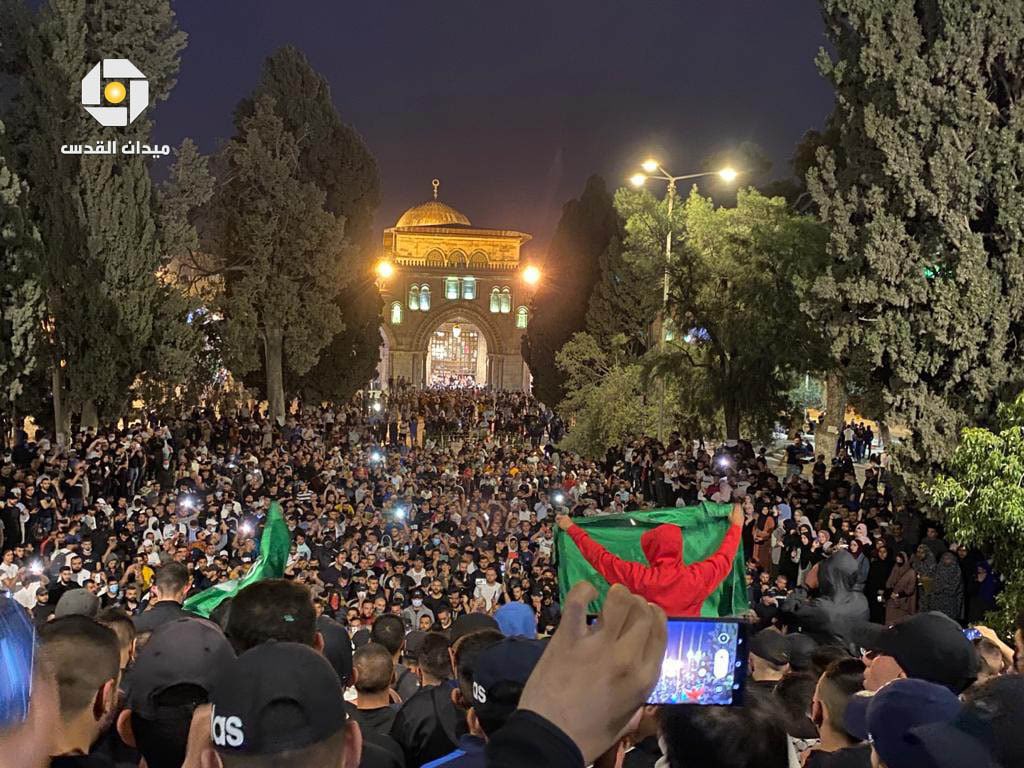 qahtani_s1's tweet photo. يا أبطال بيت المقدس..

هذه الليالي التي رابطتم فيها والناس كارهون، وسهرتم فيها والعيون هاجعة، وهذه الساعات التي تزرع الشيب في الرؤوس، هي نعمة الله عليكم، وغراسكم في الجنة: ﴿يوم تجد كل نفس ما عملت من خير محضرا﴾ فاشكروا الله عليها كما تشكروه على الفتوحات الجليلة.. https://t.co/uS1ggE6nfX
