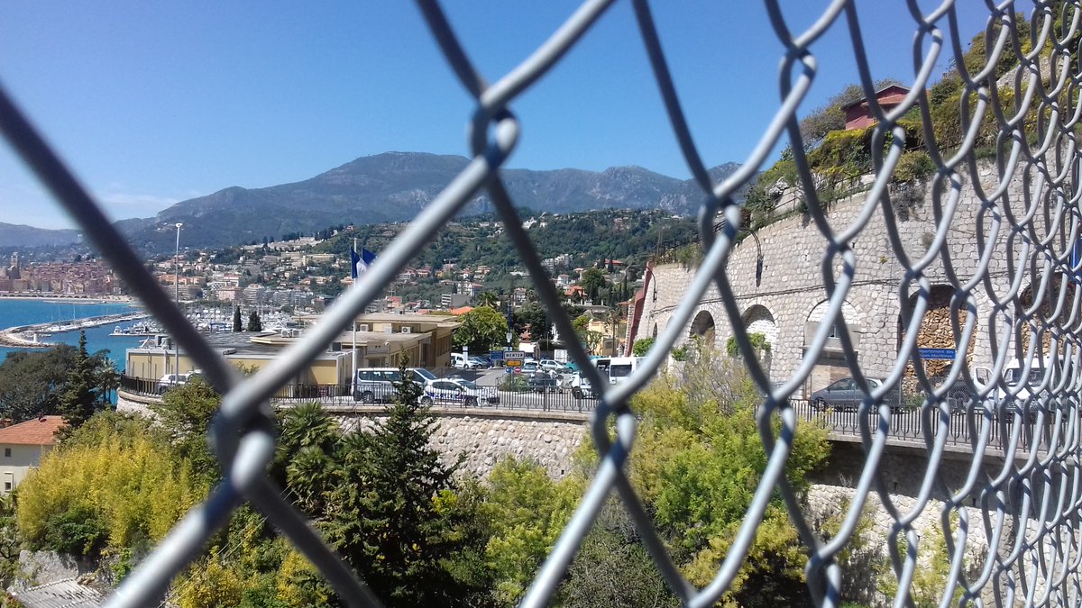 Des enfants migrants non accompagnés #MNA sont refoulés quasi quotidiennement par la Police aux Frontières à #Menton vers l'Italie. 

Leurs dates de naissance sont parfois falsifiées par la police sur les documents officiels pour justifier ces expulsions.

bit.ly/3twVx9F