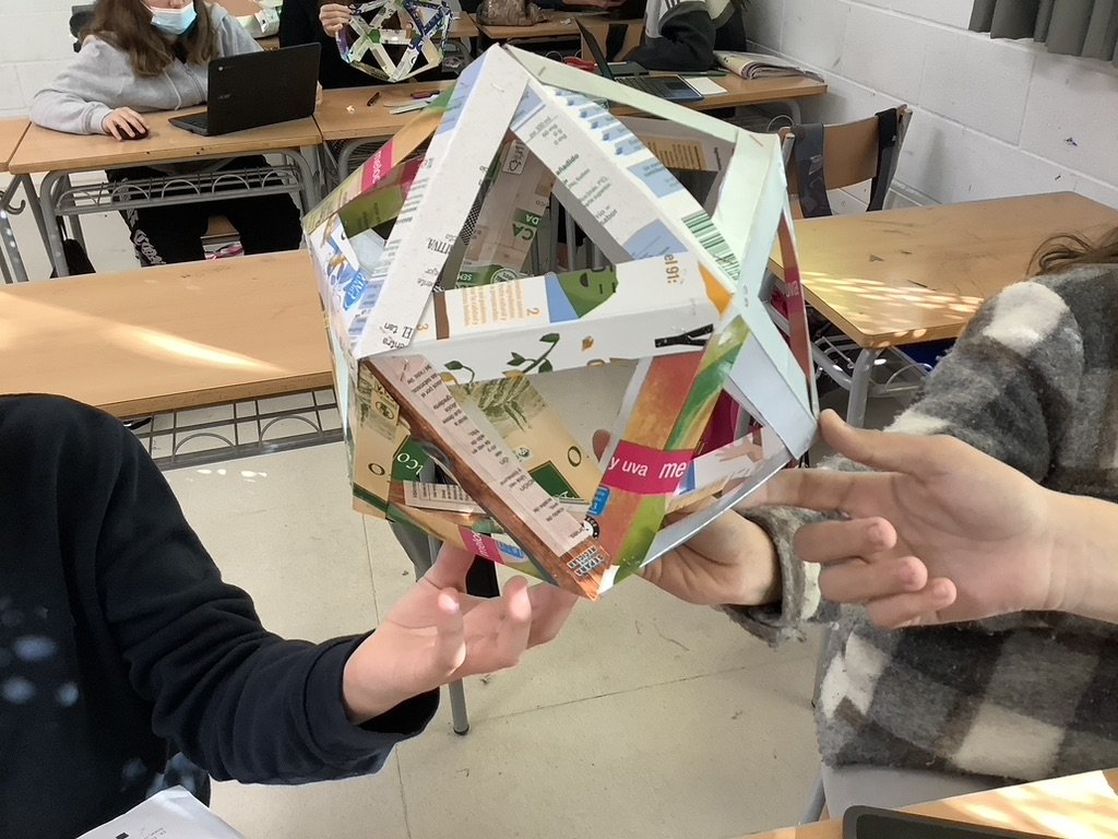 inscabrils's tweet photo. “Polibricks”

L’alumnat de 2n ESO ha realitzat un projecte sobre els poliedres, especialment, els platònics i arquimedians, a partir de la seva construcció amb tetrabriks. Aquest ha estat el procés i resultats. Una activitat molt interessant i motivadora. https://t.co/ySIvZwAzmm