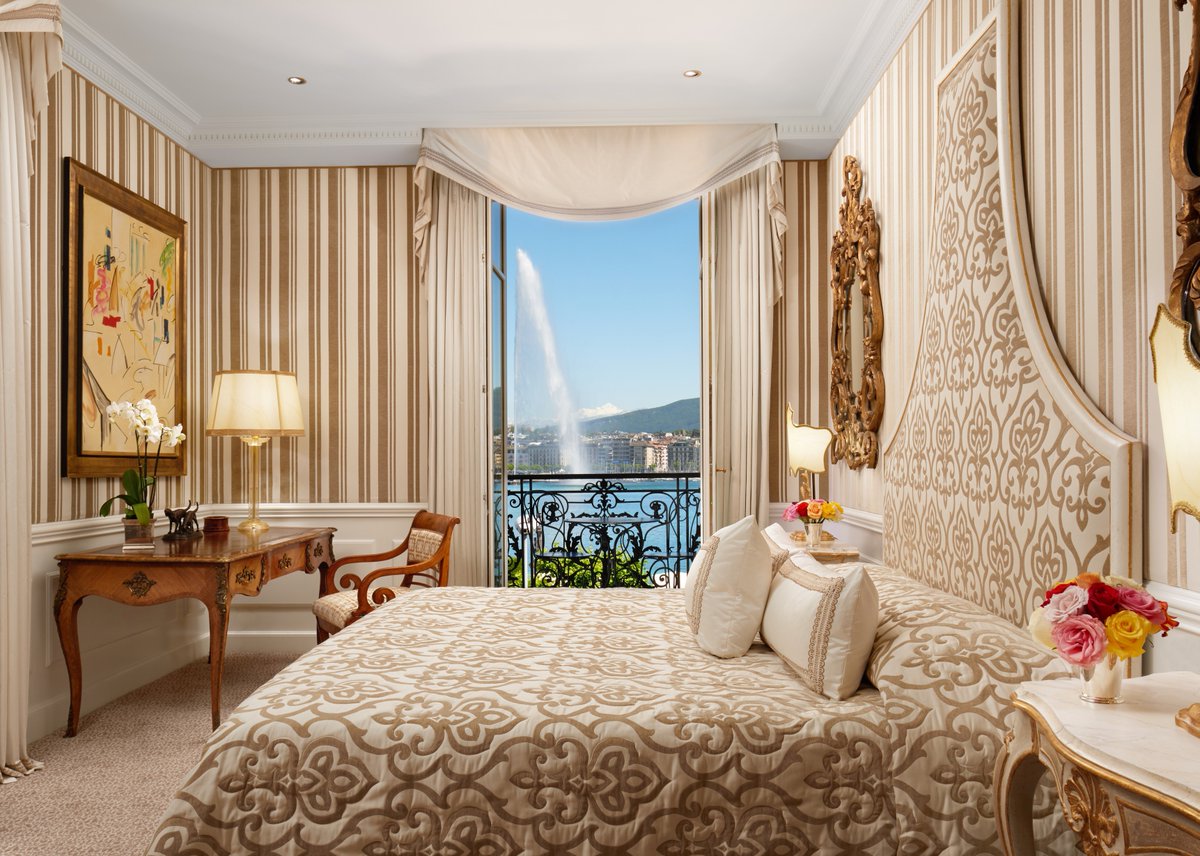 It's the last day to vote for the best of the best in the Travel + Leisure World Best Awards 2021 ow.ly/8jmc30rt7rA