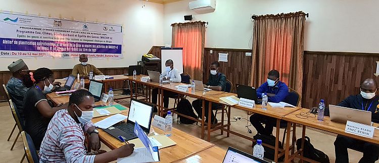 GwpWaf's tweet photo. #AIP #WACDEP-G #West #Africa & #Benin.
An operational planning and monitoring workshop for the implementation of WACDEP-G activities in Benin and West Africa for 2021 is held in #BurkinaFaso 10-12 May 2021. @GWPSAF @GWPnews @PneBenin https://t.co/XCkYWPbVUP