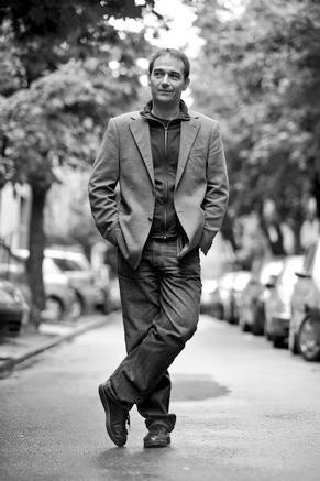 Dobar dan,
Hej dečače, nedostaješ nam svima...
Danas bi napunio 63.godine
VLADA DIVLJAN