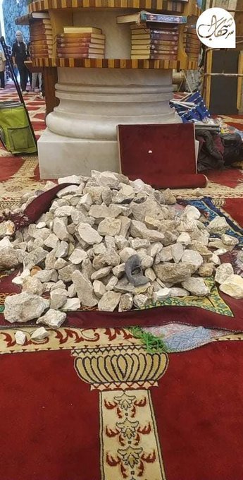 21gunesimm's tweet photo. seccadelerini plastik mermilere karşı zırh yapmaya çalışan ümmet..
 #المسجد_الأقصى                                    
İzlemeye devam iyi seyirler ! https://t.co/KBdEZsZULP