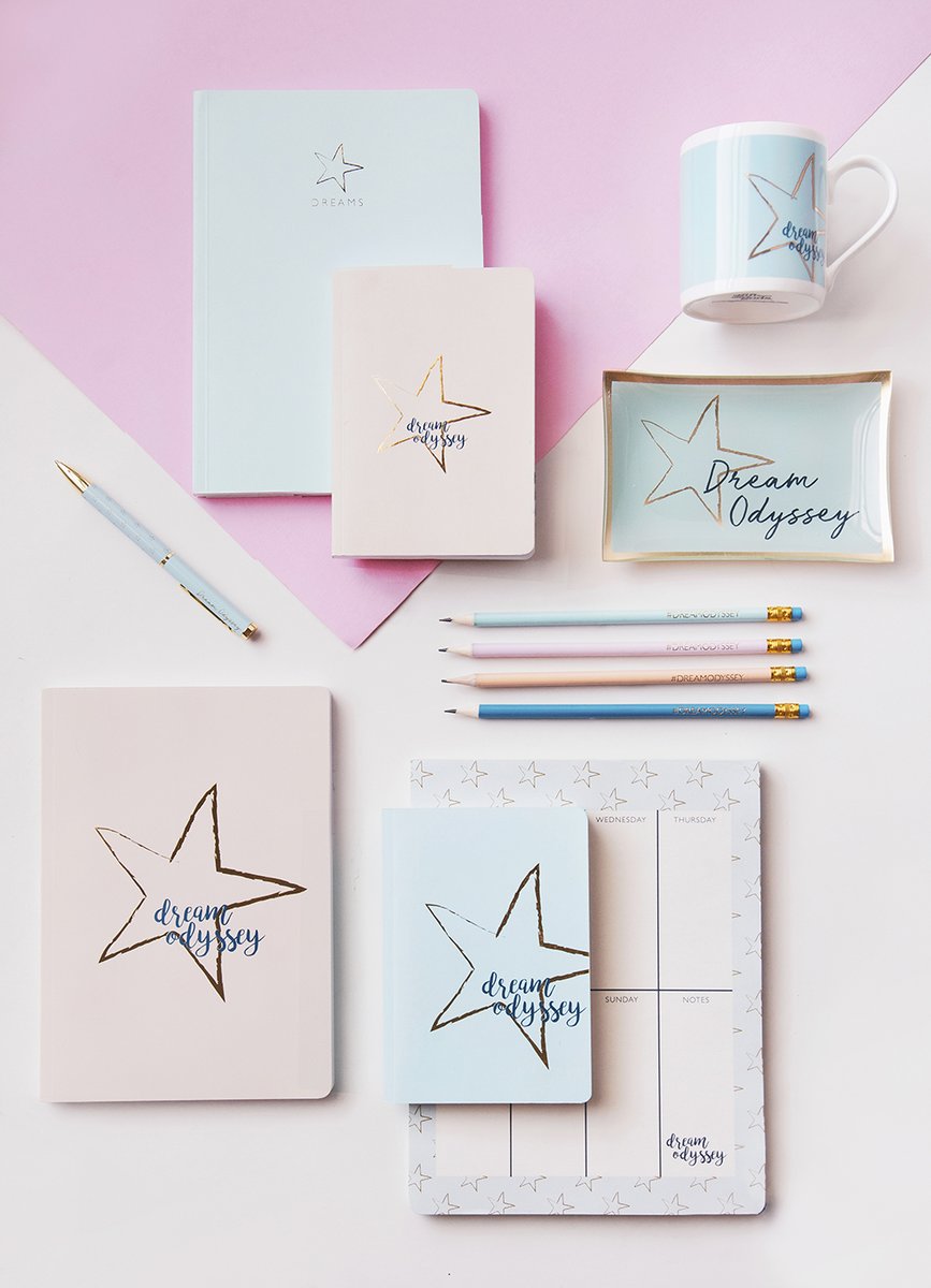 Pastel perfection - time for a home desk spring makeover 😀

#dreamodyssey #desktop #makeovermonday #stationeryaddict