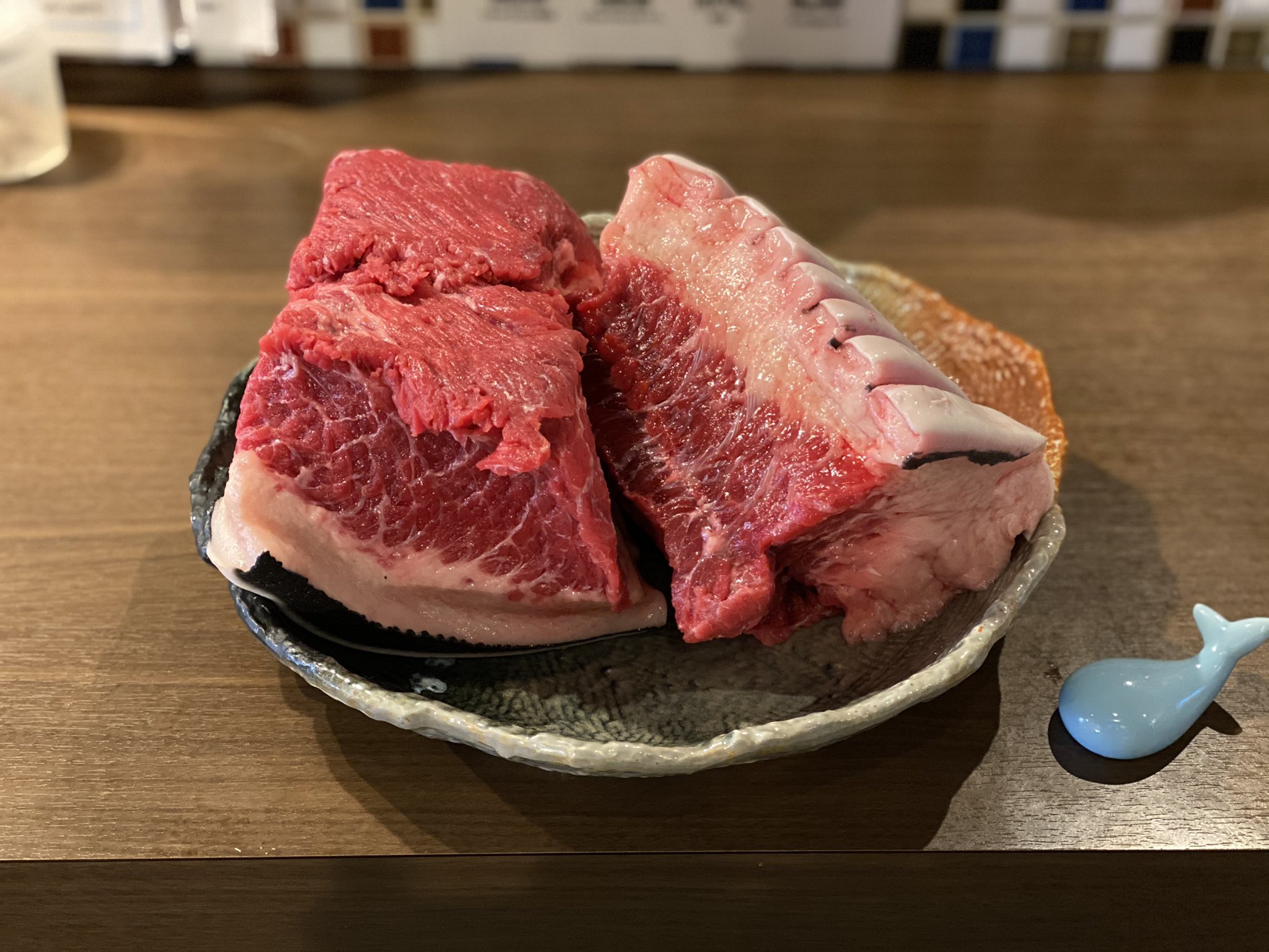 鮮魚と大衆鯨料理 鯨の胃袋 隠れ家 くじら鍋とおでん クジラノハナレ ミンク鯨の1級ウネス入荷 ベーコン仕込みます 鯨の胃袋 ミンク鯨 自家製鯨ベーコン 鯨肉を日常にプロジェクト T Co Numxv9y2h8 Twitter