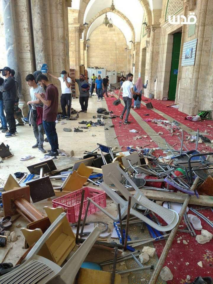 BREAKINGIsraeli forces withdraw to periphery of Masjid al-Aqsa leaving a trail of destruction and debris.Worshippers and Awqaf staff cleaning the Masjid at this hour, and injured receiving medical treatment.*Palestine Information Network* @firstqiblah #MasjidAlAqsa
