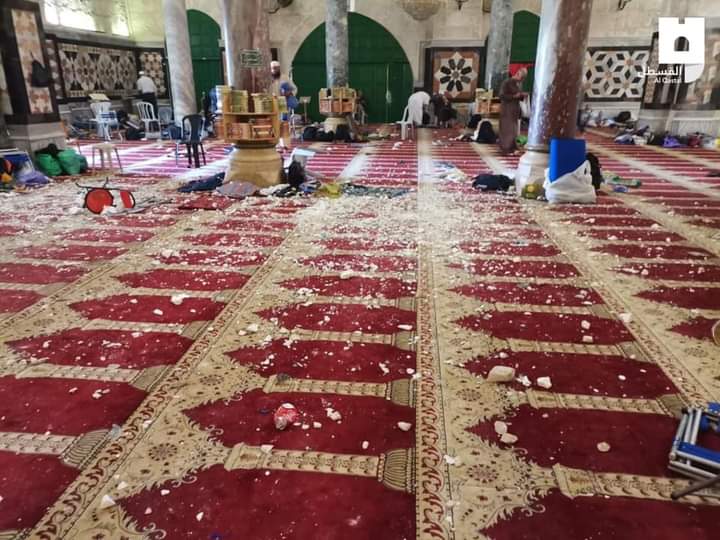 BREAKINGIsraeli forces withdraw to periphery of Masjid al-Aqsa leaving a trail of destruction and debris.Worshippers and Awqaf staff cleaning the Masjid at this hour, and injured receiving medical treatment.*Palestine Information Network* @firstqiblah #MasjidAlAqsa