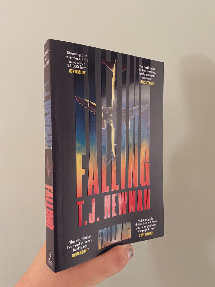 rachaelsreads_'s tweet image. Thanks so much @simonschusterUK for my #gifted copy of #Falling by @T_J_Newman for the upcoming #RandomThings tour ✈️ 

I cannot wait to read this one, it sounds incredible!! 

Out June 💫