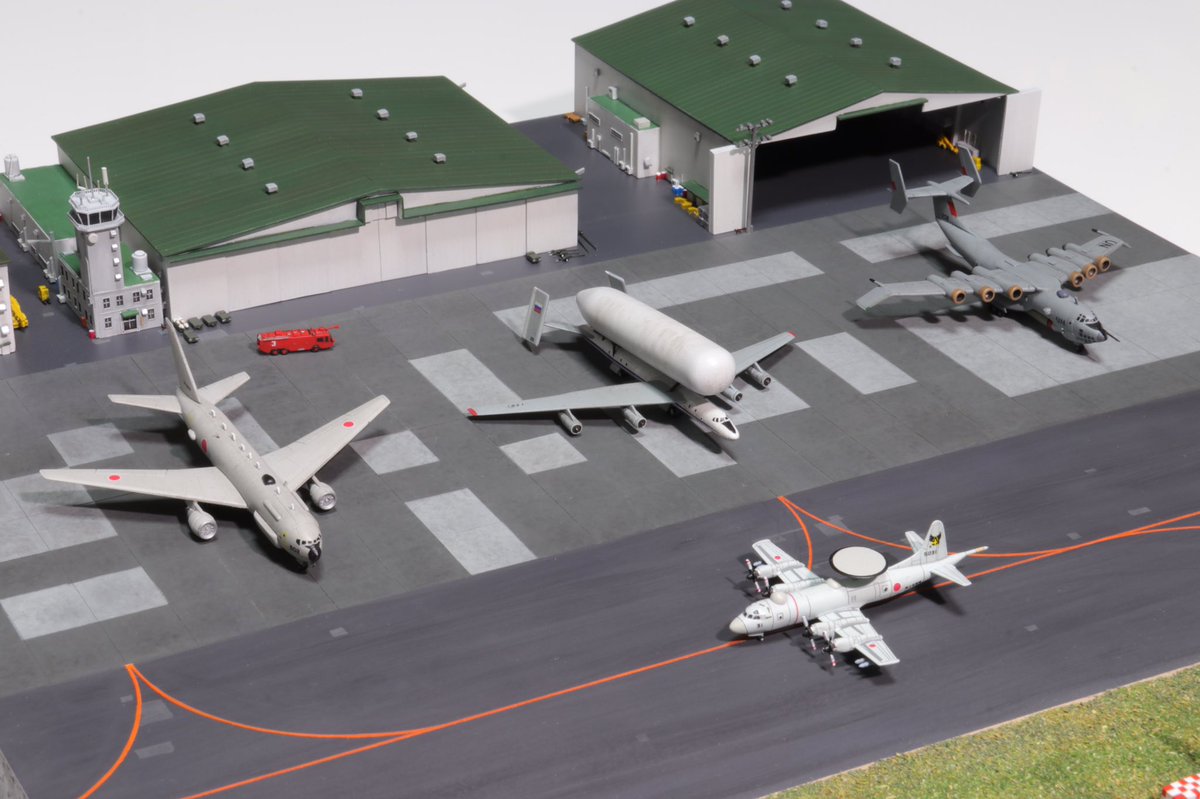 1/700航空基地完成！ 以前作った軍港に隣接する航空基地という設定です