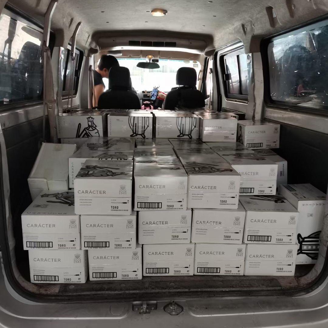 Empezamos la semana cargaditos de ilusión, de proyectos, de ideas... y de mucho Munia.

#Munia #ViñaGuareña #vinodeToro #DOToro