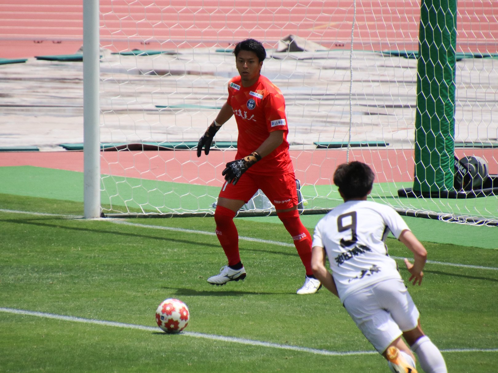 ゆー 21 5 9 第36回鹿児島県サッカー選手権大会 決勝戦 鹿児島ユナイテッドfc 鹿屋体育大学 白波スタ 3 0 鹿児島 31 白坂楓馬 選手 Vs 体大 9 根本凌 選手 小学生時代の先輩後輩らしく 決めさせない 決めてやるの気持ち ぶつかり合ってたんだろ