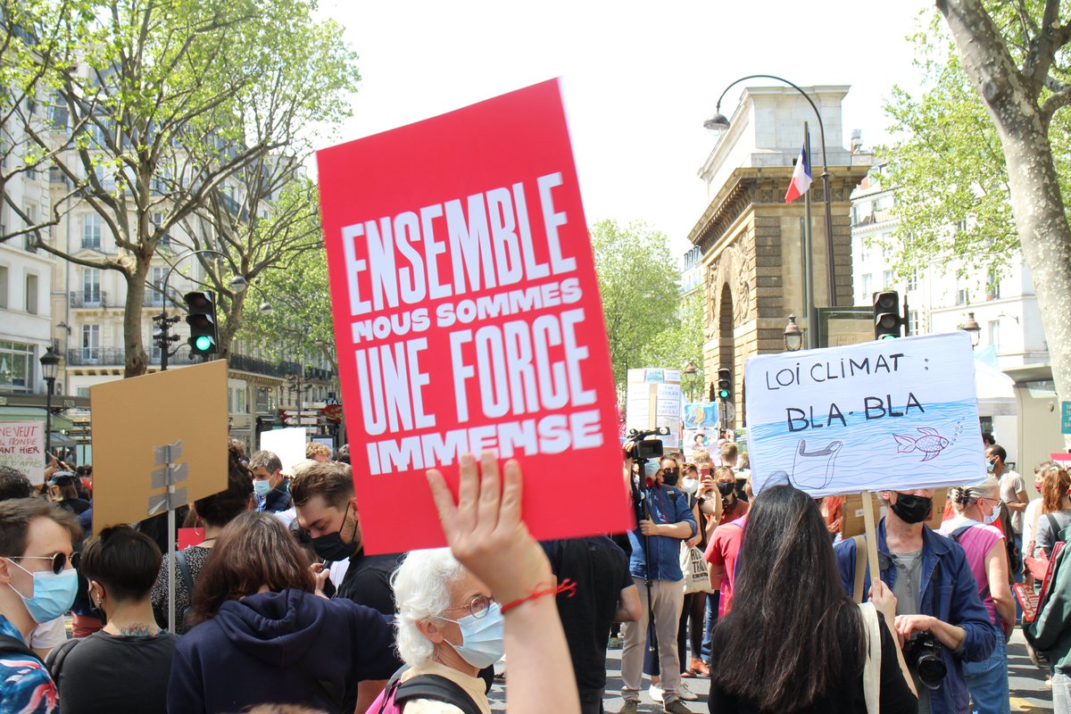 RACFrance's tweet photo. "Nous sommes une force immense"
Hier, nous étions 115 000 à marcher dans toute la France pour dénoncer l'échec de la #LoiClimat ! Retour en 📸 https://t.co/sRCCT7FM5l