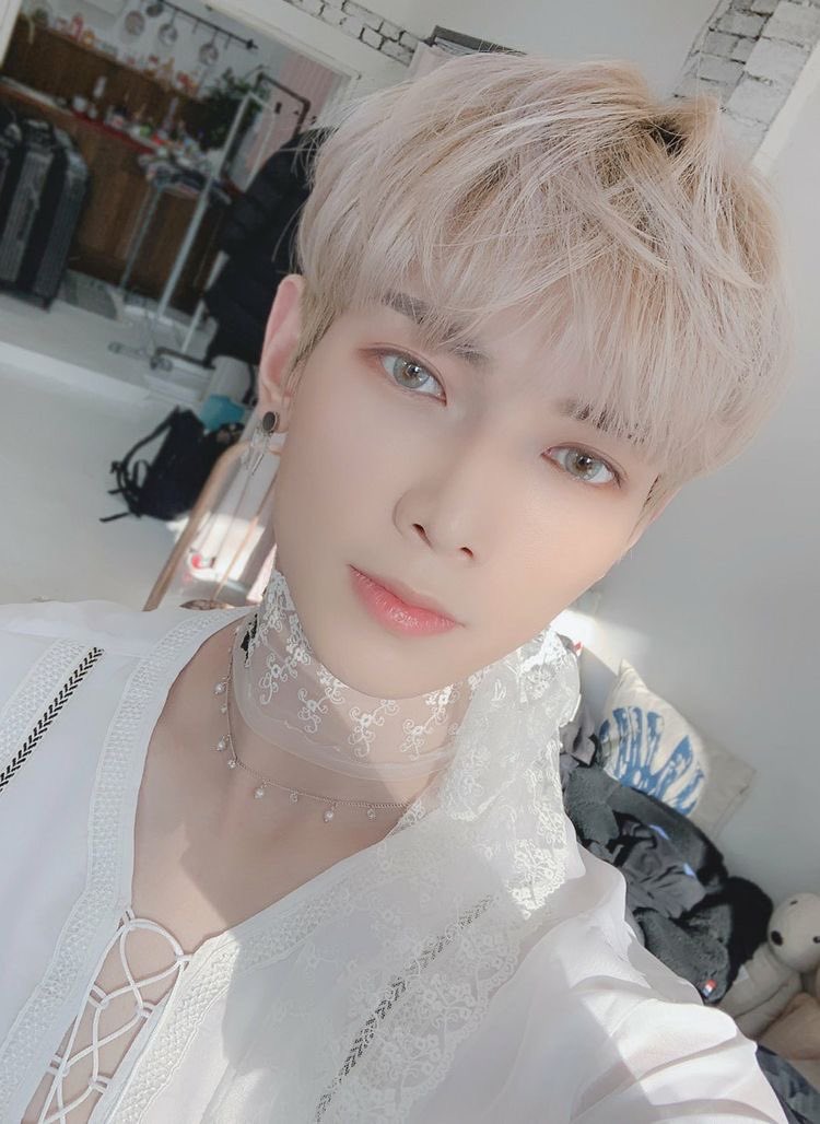 Thread by @sanlighzz, yeosang looking as ethereal as an angel ...