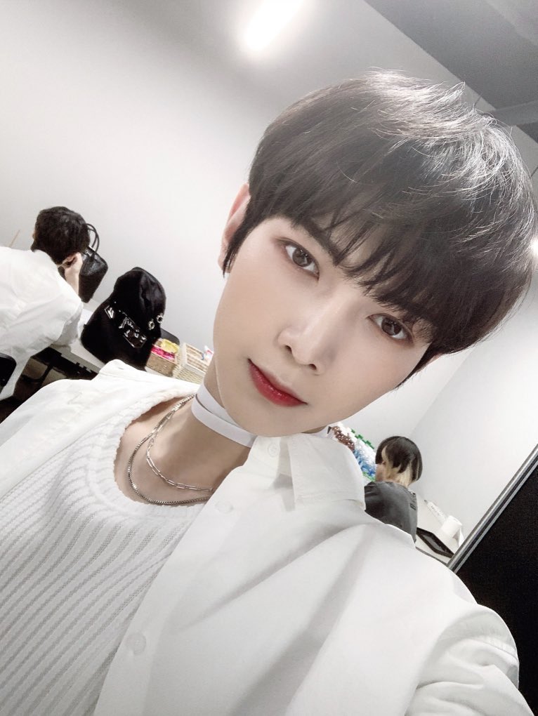 Thread by @sanlighzz, yeosang looking as ethereal as an angel ...