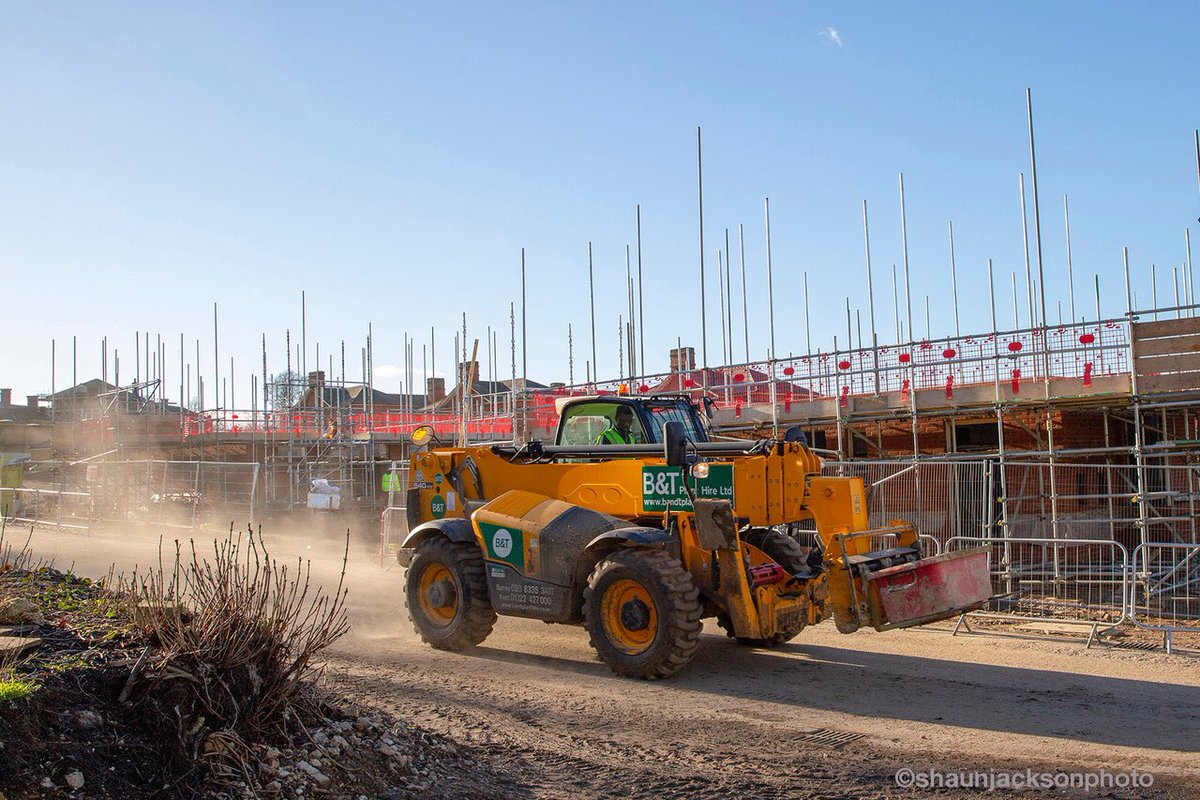 shaunjackphoto's tweet photo. Who doesnβt like heavy plant machinery. Photographed for Grainger Plc while documenting the progress of Wellesley in Aldershot. #work #wellesley #aldershot #graingerplc #grainger #photography #developer #newbuild #newhousing #buildingsite #buildingwork #trades #freelancer https://t.co/vgaPkonIj7