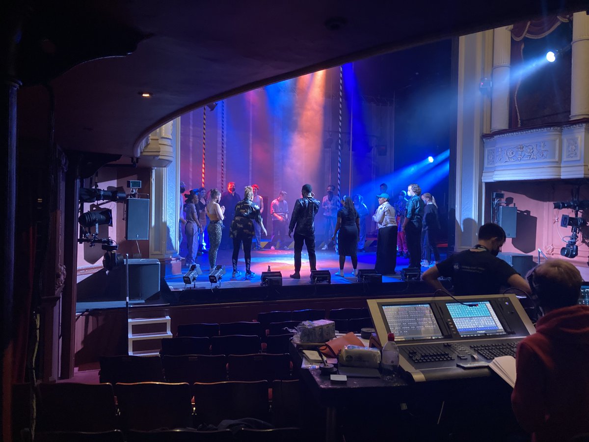 NYTofGB's tweet image. ⚡️Live theatre is BACK⚡️

1 week today we open Animal Farm @RoyalDerngate as the @NYTREPcompany kick of their 2021 tour 🚂

📸 post-show circle after the final Othello run before we welcome audiences

🎟️ bit.ly/33uYPQn
#SupportLiveTheatre #SupportYoungTalent #SeeItSafely