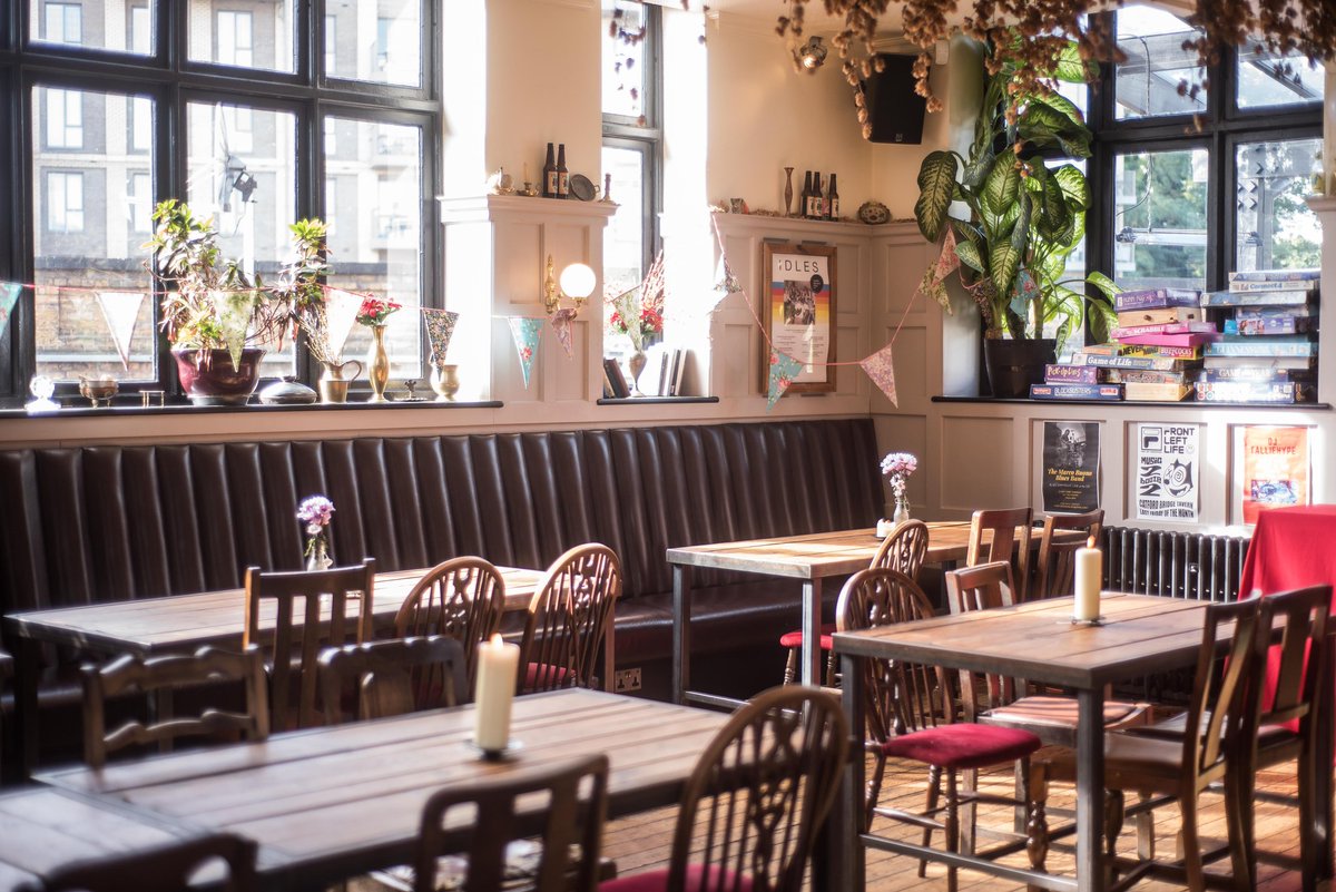 1️⃣ week to go until we can get the inside of this cracking boozer back open for all of your drinking pleasure!

Bookings are open, link in bio 🍻