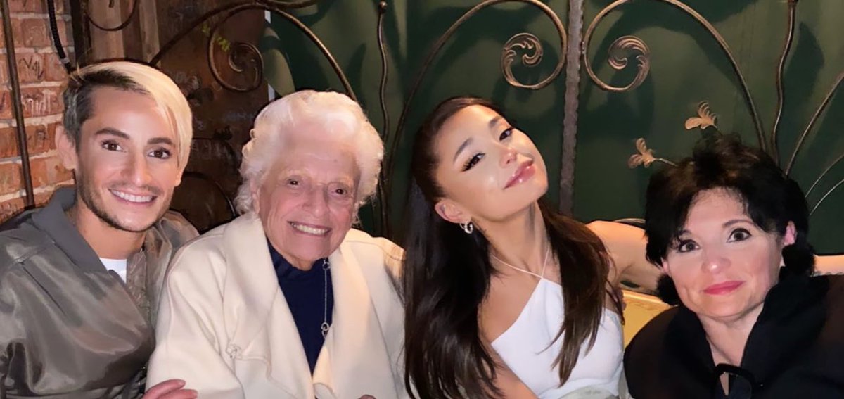 h3gkmo's tweet photo. the most beautiful family https://t.co/vs8ED2Amjr