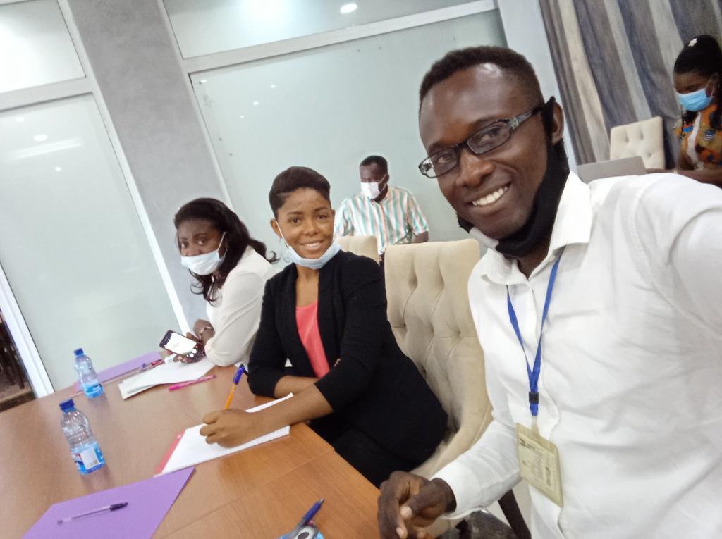 CaekoDa's tweet photo. Adquiriendo conocimientos sobre  la actualidad de la economía mundial y la actualidad de la economía de Guinea Ecuatorial https://t.co/Ww8niEFN0f