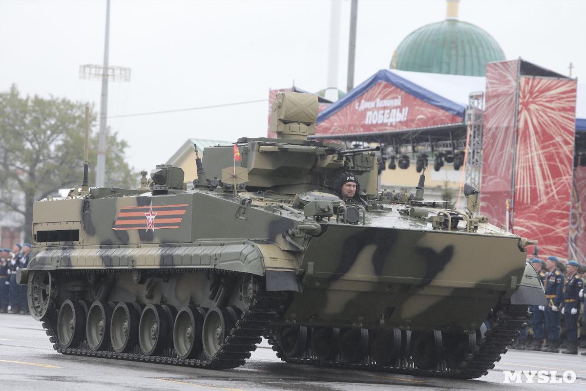 Russian_Defence's tweet photo. Tula: PRP-5;  note a 9К135 Kornet ATGM system on the front SSO quad (usually w/ Fagot/Konkurs); Colonel General Dyumin (Tula governor; ex-SSO commander &amp; ex-Putin’s bodyguard) w/ Col Tonkikh -106 Parachute Division commander on LHS.
MiG-31Ks (from 929 GLITs) before Moscow flyover https://t.co/b4s5DjmpJ6