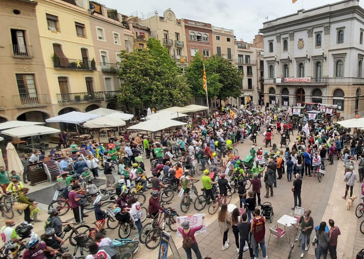 PerLaConca's tweet photo. Centenars de gràcies!❤️
S'ha dit molt clar: Renovables sí, però ⚠️AIXÍ NO!⚠️

Seguirem alerta i organitzats.

Gràcies Conca i comarca! https://t.co/blaCOoU3TQ