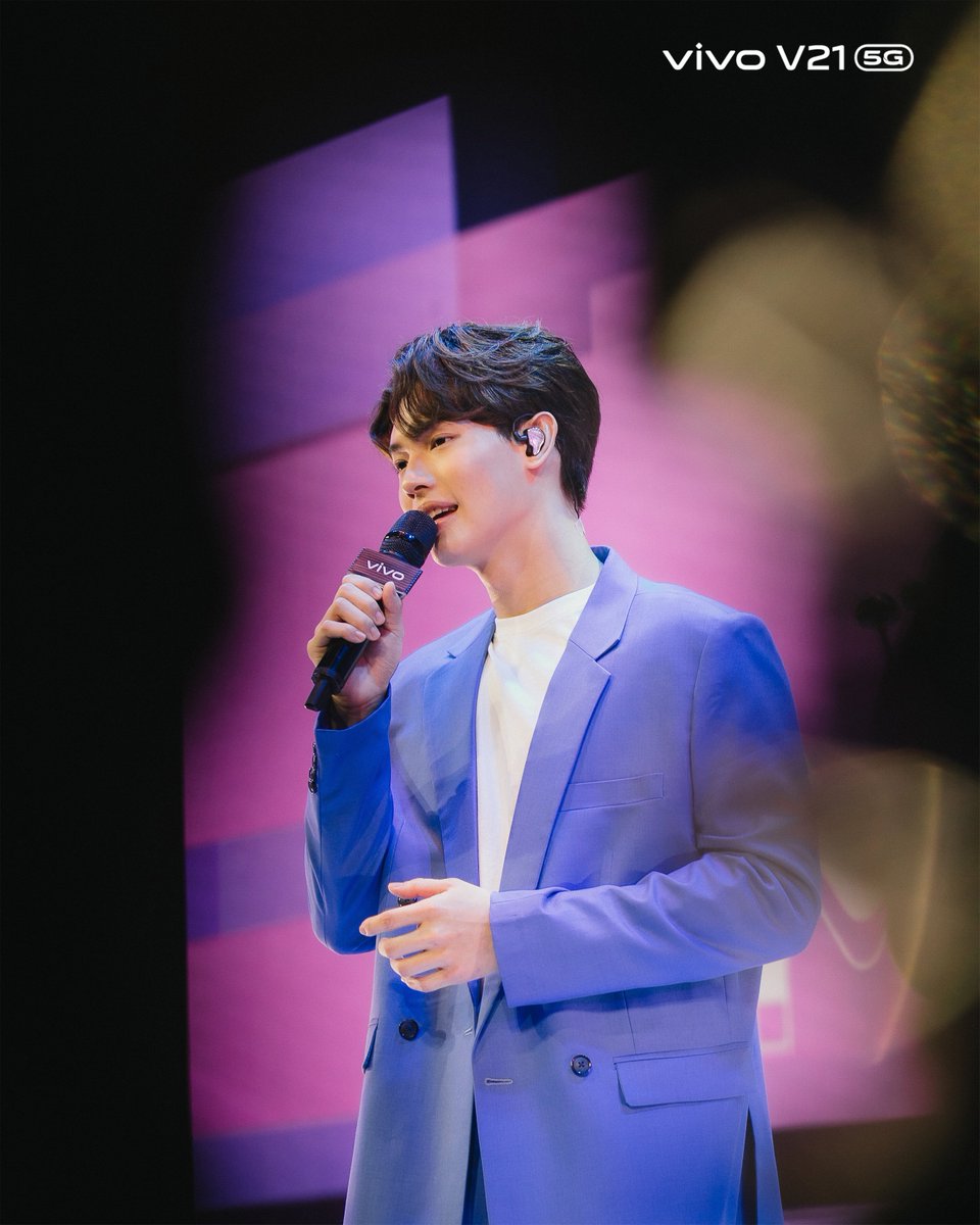 vivoThailand's tweet photo. เปิดตัวแล้ว Vivo V21 5G สมาร์ตโฟนกล้องหน้า 44MP ที่มาพร้อม OIS รุ่นแรกของโลก พร้อมกับเปิดตัวพรีเซนเตอร์คนใหม่ @winmetawin  💙 สามารถติดตามดูภาพบรรยากาศเพิ่มเติมได้ที่  Vivo Official Facebook Page นะครับ

👉 https://t.co/sRuHVw0GPK

 #VivoV215GxWin #VivoV215GLaunch #แค่ไหนก็ใกล้ https://t.co/o9ULiqoGTk