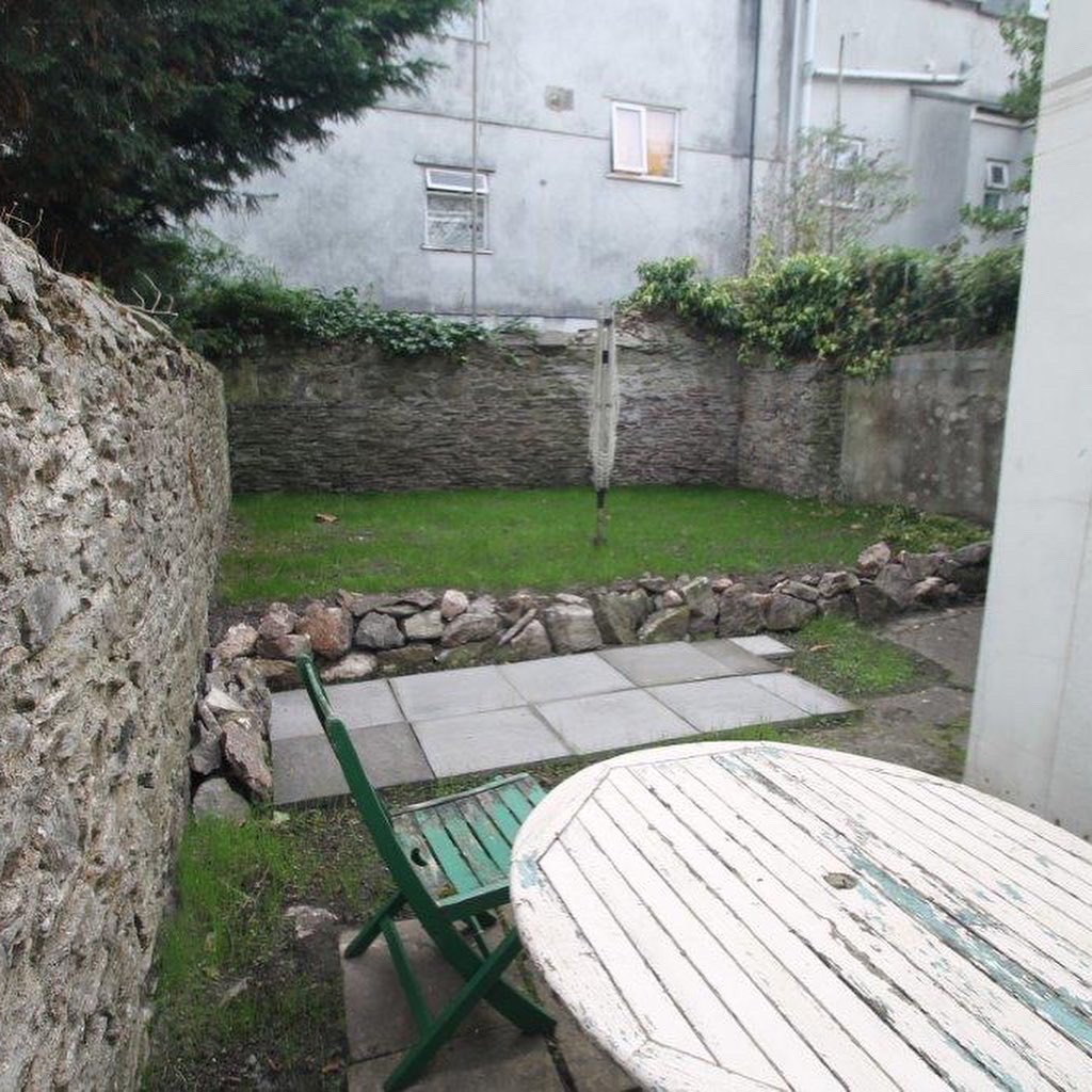 studentlifelets's tweet photo. ❗️One room still available❗️
 
This spacious 6 bed has room 4 still available for September 2021 for £85pw.

To book a viewing, send an email to hello@studentlifelettings.co.uk and quote 45 Hill

#plymouthuniversity #studentaccommodation
 
https://t.co/AVLdBozceB https://t.co/G0Yzt32fzv