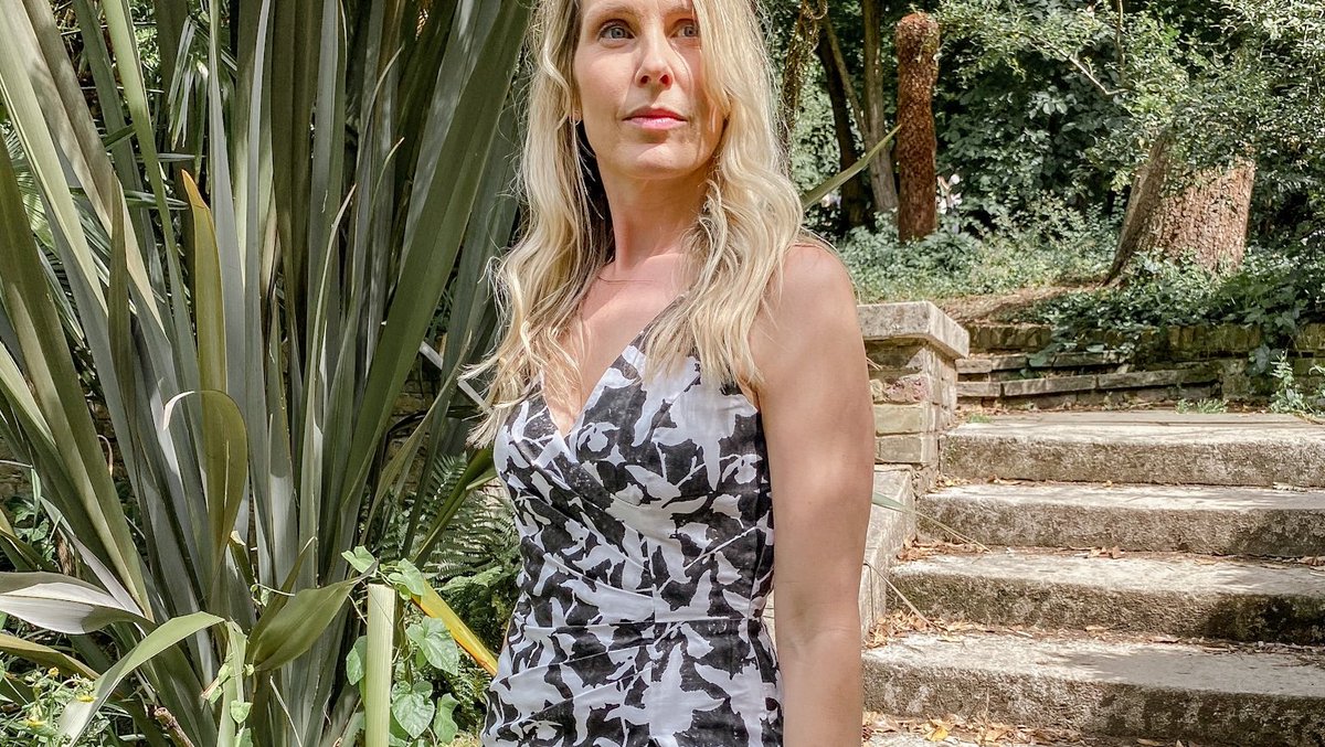 jenerousfashion's tweet photo. Classic black and white is the perfect choice if your looking for a versatile outfit that will last. β
π· One of our organic cotton dresses, online at https://t.co/3iORUZ1Yx0
β
#slowfashion #changinglives #ethicalfashion #fairtrade #slowfashionmovement #fairfashion #madefair https://t.co/6q9OnHAi7B