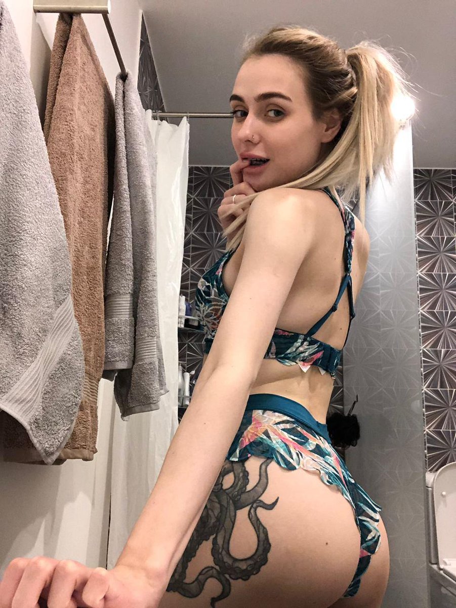 Alexand13465391's tweet photo. Bonjour👋🤩
Seule chez moi😓 vivement que la vie reprenne comme avant. J'ai besoin de compagnie💑👫. Venez Dm ouvert je suis disponible pour discuter avec vous.☺️😊🤗
Max de Rt,de likes et d'abonnement ✨ mes loulous ❤️✨🤗 https://t.co/57cmNr1LeV