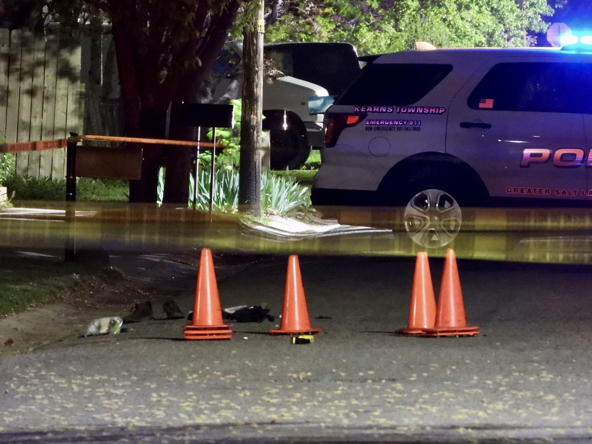 SLCScanner's tweet image. #BreakingNews #WVCPD 3855 S 4800 W. Call of a male breaking windows/possibly trying to enter a residence. Suspect was armed w/metal object. Officers located the male, less lethal attempted but unsuccessful, 1 officer did fire his weapon. Suspect transported in unknown condition.