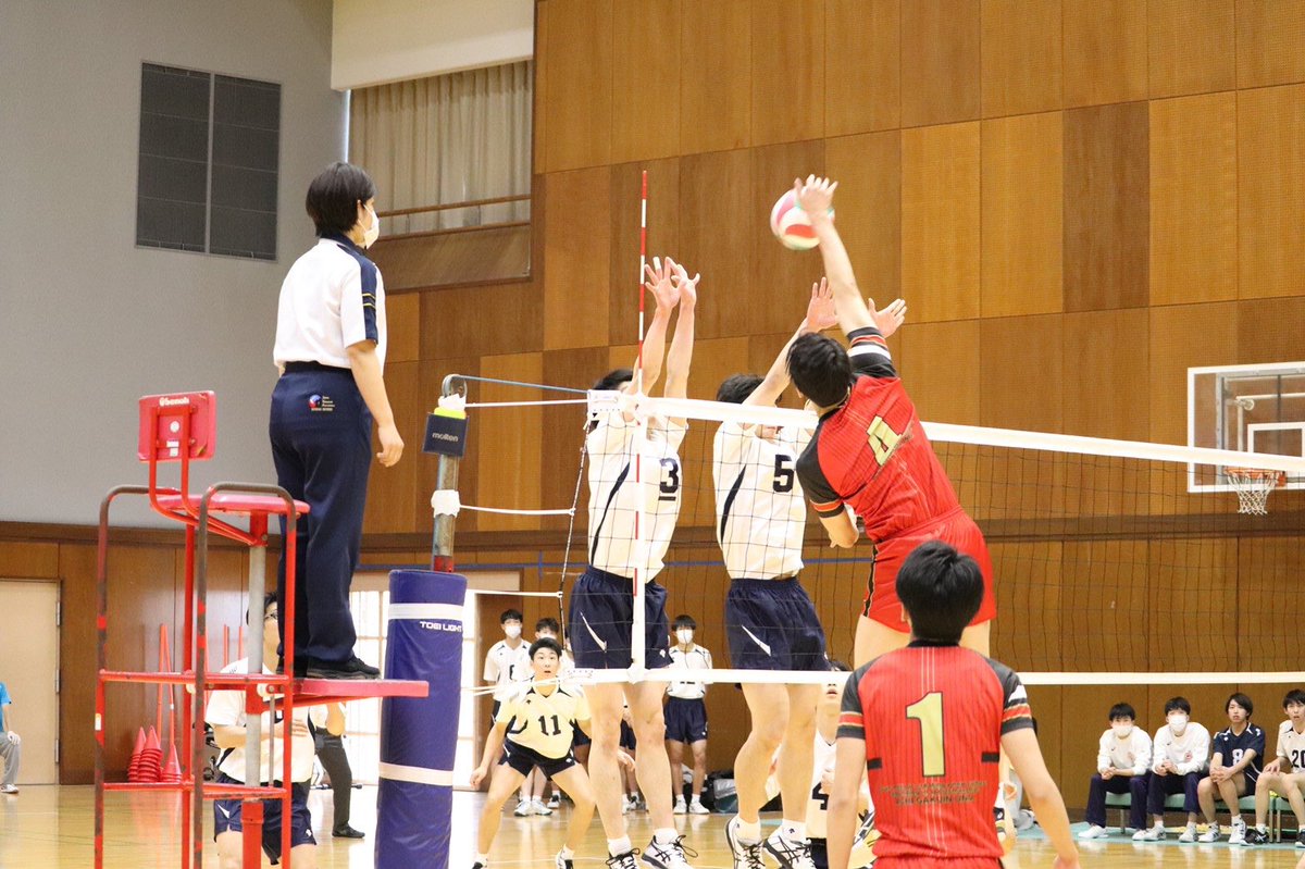 agu_men_vb's tweet photo. 東海大学バレーボール大会春季リーグ
愛知学院大学
（25-18、25-12、25-14）
愛知大学
セットカウント3-0で勝利しました！
来週は中京大学とも無敗同士の戦いです！
全員で頑張りますので応援よろしくお願いします！📣 https://t.co/4dTv3YIxm0