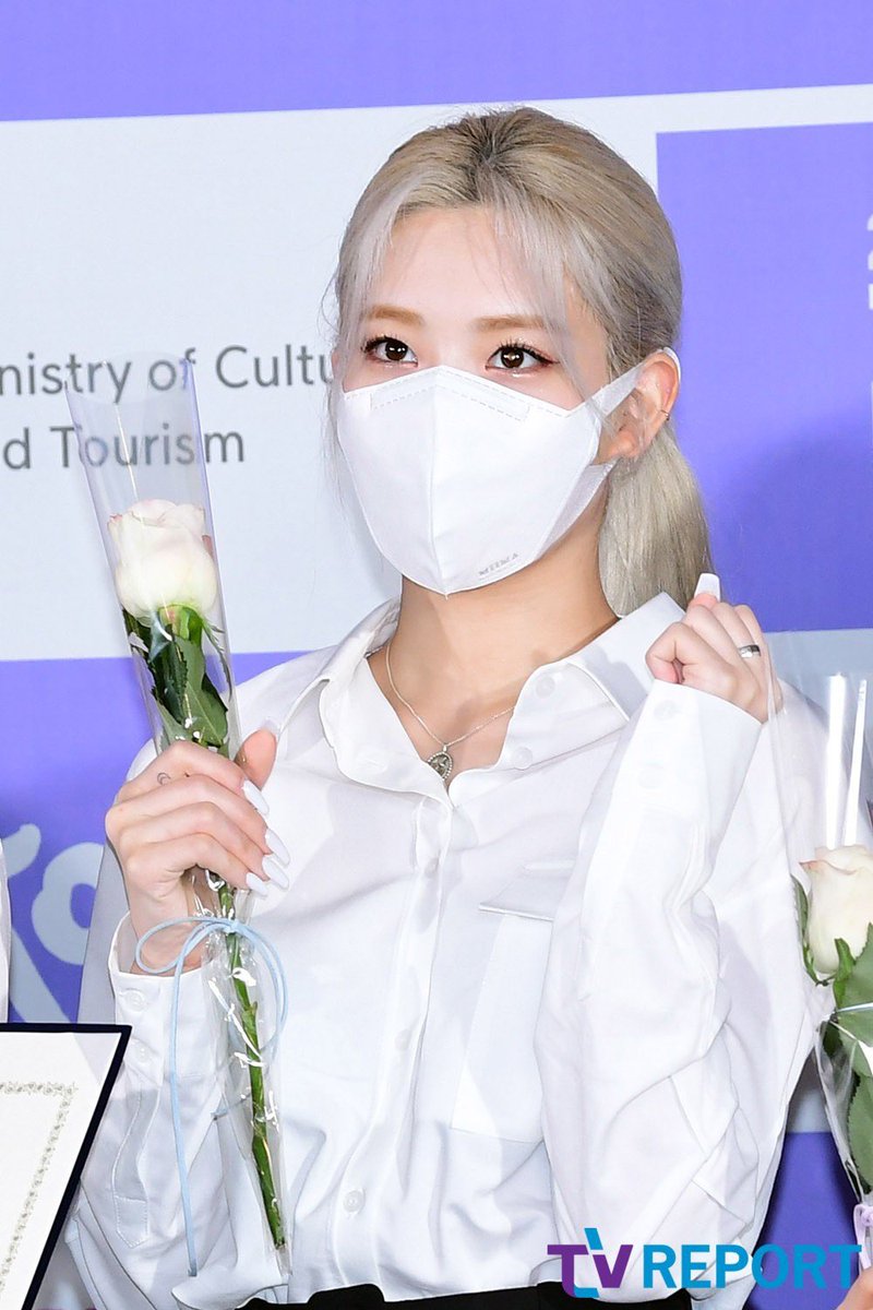 flytoeden's tweet photo. KIM LIP SILVER HAIR
YVES LONG HAIR
VIVI BLACK HAIR NO BANGS
HEEJIN BLONDE HAIR https://t.co/2nTSf7Vr1H