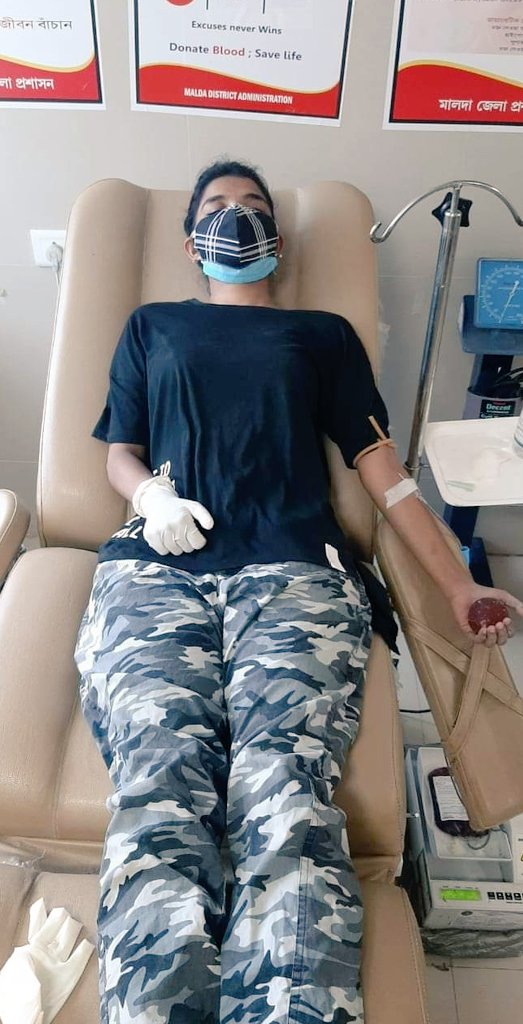 ThePowerofHuma1's tweet photo. Our team @ThePowerofHuma1, an NGO based in Chanchal, @Malda District of @WestBengal is doing excellent job by arranging #Blood for those who need them most. We amplify and work on ground.

Salute to the donors ❤️ Ms. Soumita &amp; Mr. RJ Ranjan (Both O+)

@swastika24 @srijitspeaketh https://t.co/Y8dScIbhBQ