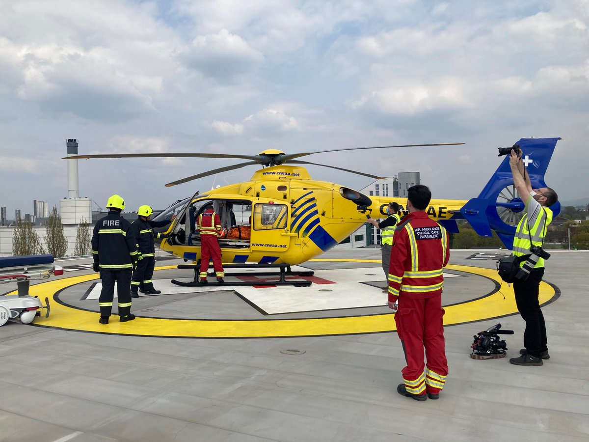 MFT_SaintMarys's tweet photo. The helipad on Oxford Road has opened TODAY! 🚁 🎉

This will enable time critical air ambulance transfers to @MFT_SMH for any women or babies that require specialist care in our 24-hour High Dependency Obstetrics Unit or Neonatal Intensive Care Unit 👶
👉 https://t.co/FzGnATjTnR https://t.co/jEaL4rIpVM