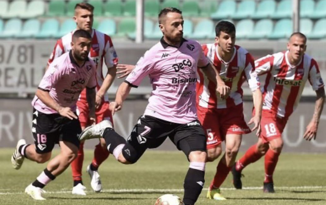 Rinviato a mercoledì 19 maggio il secondo turno dei play-off (causa focolaio Covid riscontrato nella Virtus Verona). Il #Palermo dopo aver battuto il #Teramo giocherà in casa della #JuveStabia (foto palermofc.com)