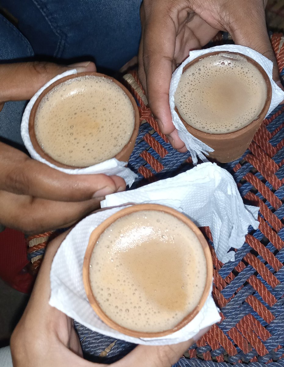 _Nia_2425's tweet photo. Pta n kb ese chai pine jaungi😪😪
Lockdown ki wjh se sb chhut gya😡😪🔪
Miss u my friends and also tea💜✨😐
#tea_lover
#Missing_u💜 https://t.co/uZ0rOQ6EE1