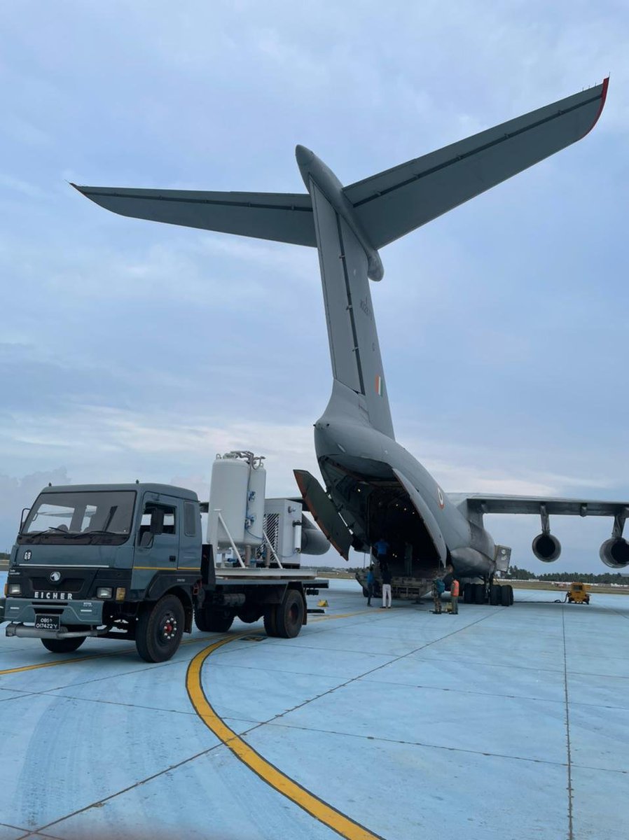 .<a href="/IAF_MCC/">Indian Air Force</a> and <a href="/indiannavy/">SpokespersonNavy</a> working on war-footing in fight against second #COVID19 wave

IAF aircraft carried out 534 sorties from various parts of the country, airlifting 336 oxygen containers of total capacity of 6,420 MT and other medical supplies

➡️pib.gov.in/PressReleasePa…